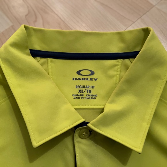 Oakley Polo Golf Shirt XL - Excellent Condition - Picture 2 of 2